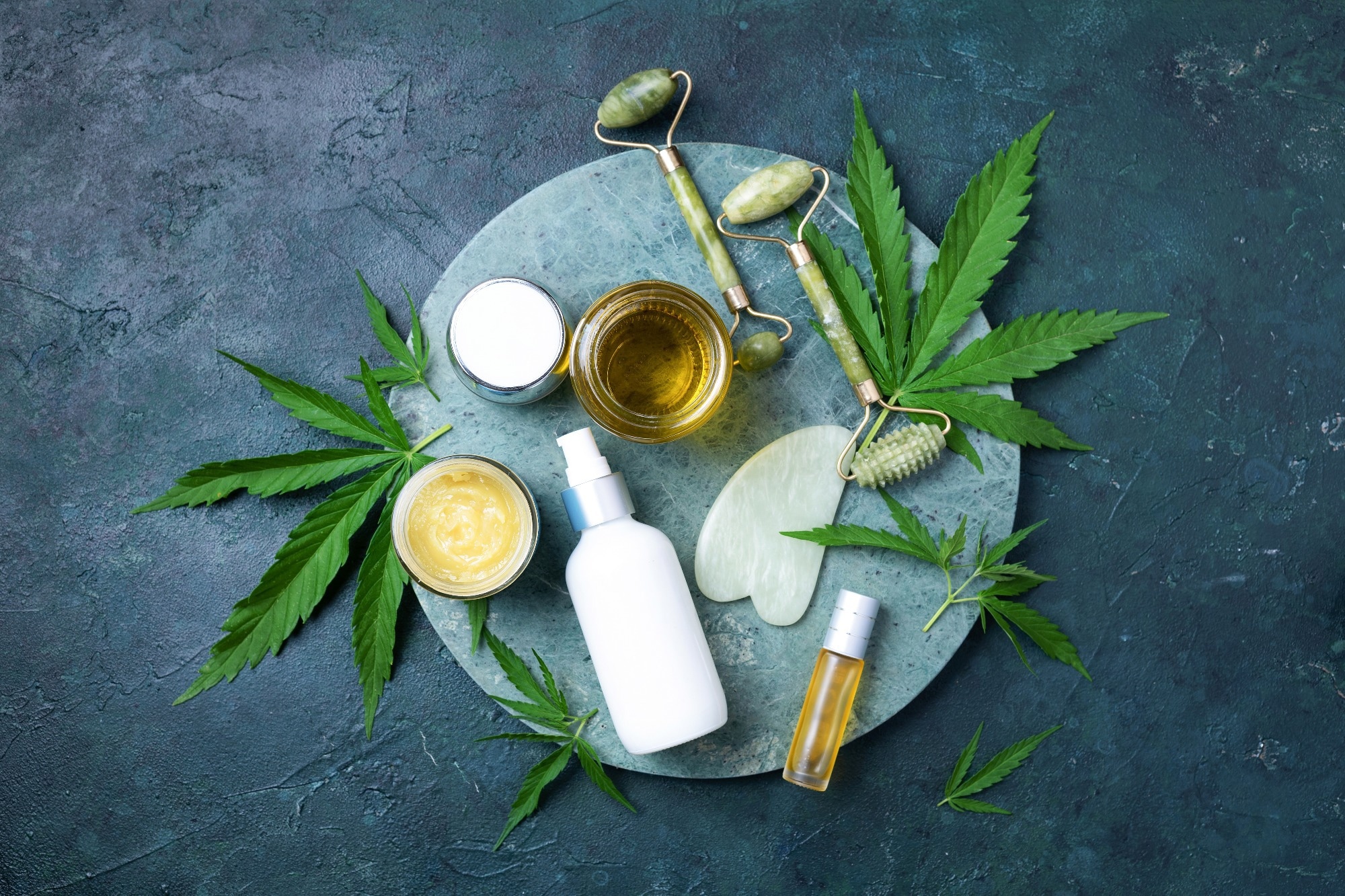 Study: In vitro, ex vivo and clinical evaluation of the anti-aging gel containing EPA and CBD.  Image Credit: j.chizhe/Shutterstock.com